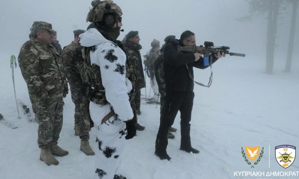 Εντυπωσιακή άσκηση Κύπριων καταδρομέων σε Αλπικό τοπίο